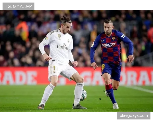 格拉纳达边路进攻火力全开，战术布局彰显强劲竞争力