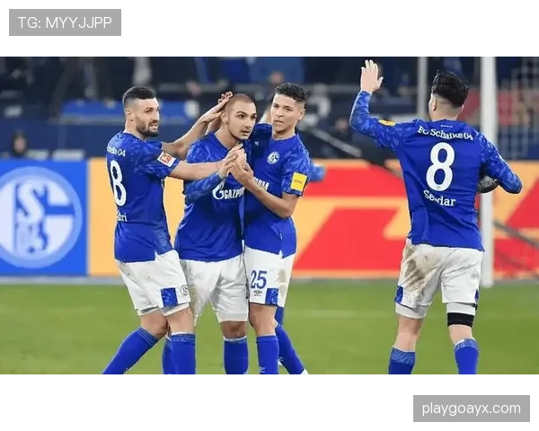 沙尔克边路提速显著，攻防转换稳健助力球队竞争力全面提升