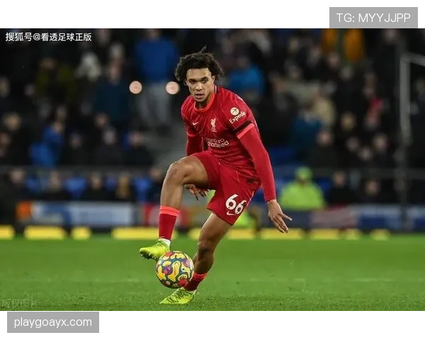 特伦特·亚历山大-阿诺德与坎塞洛：组织型边卫发展路径对比分析