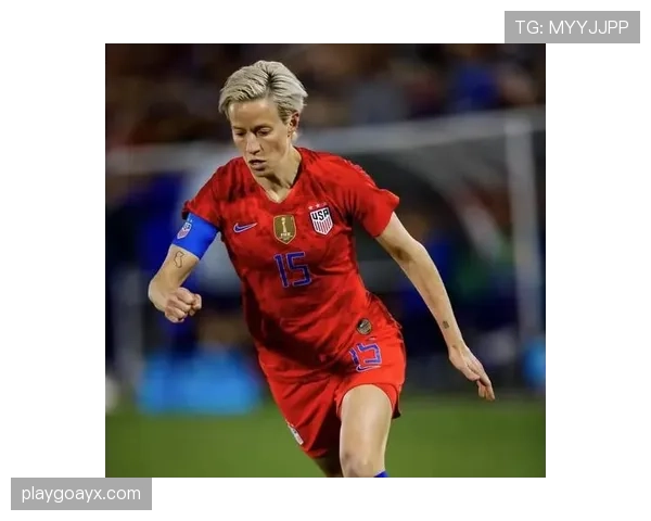 梅根·拉皮诺赛场上铁人，私底下却敢凹成时髦闺蜜团起飞了！