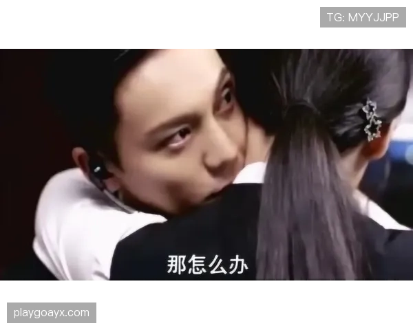 刚刷到朱雪莹穿睡衣出门掏出一沓卡，看她那副淡定样儿，我这穷人尴尬症又犯了