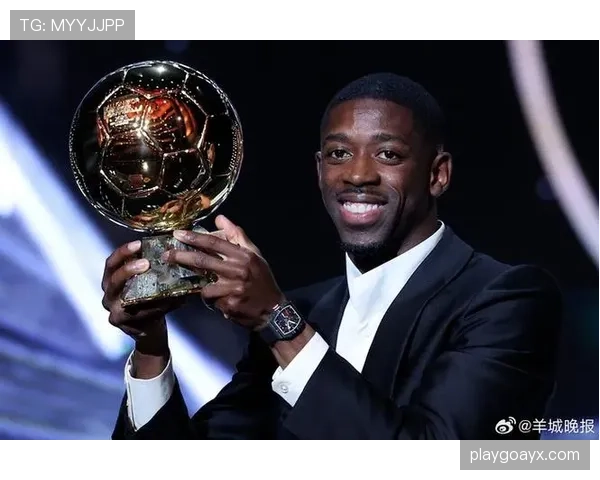 登贝莱又双叒叕迟到训练了，这回连队内聚餐都踩点到，队友都吃完了他才晃进来……